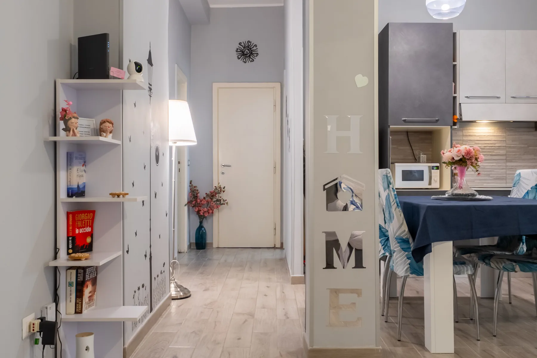 Ingresso e cucina dell'appartamento Oasi di Manu